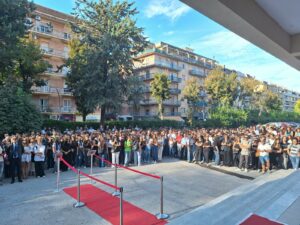Liceo Manzoni di Ceserta, ripartenza in grande stile: oltre 440 matricole accolte in red carpet
