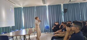 3ffe1ce2-3005-4a4c-8a1c-5926fda53396-300x138 Dare voce al silenzio: a scuola uno spazio di ascolto per il benessere psicologico degli studenti